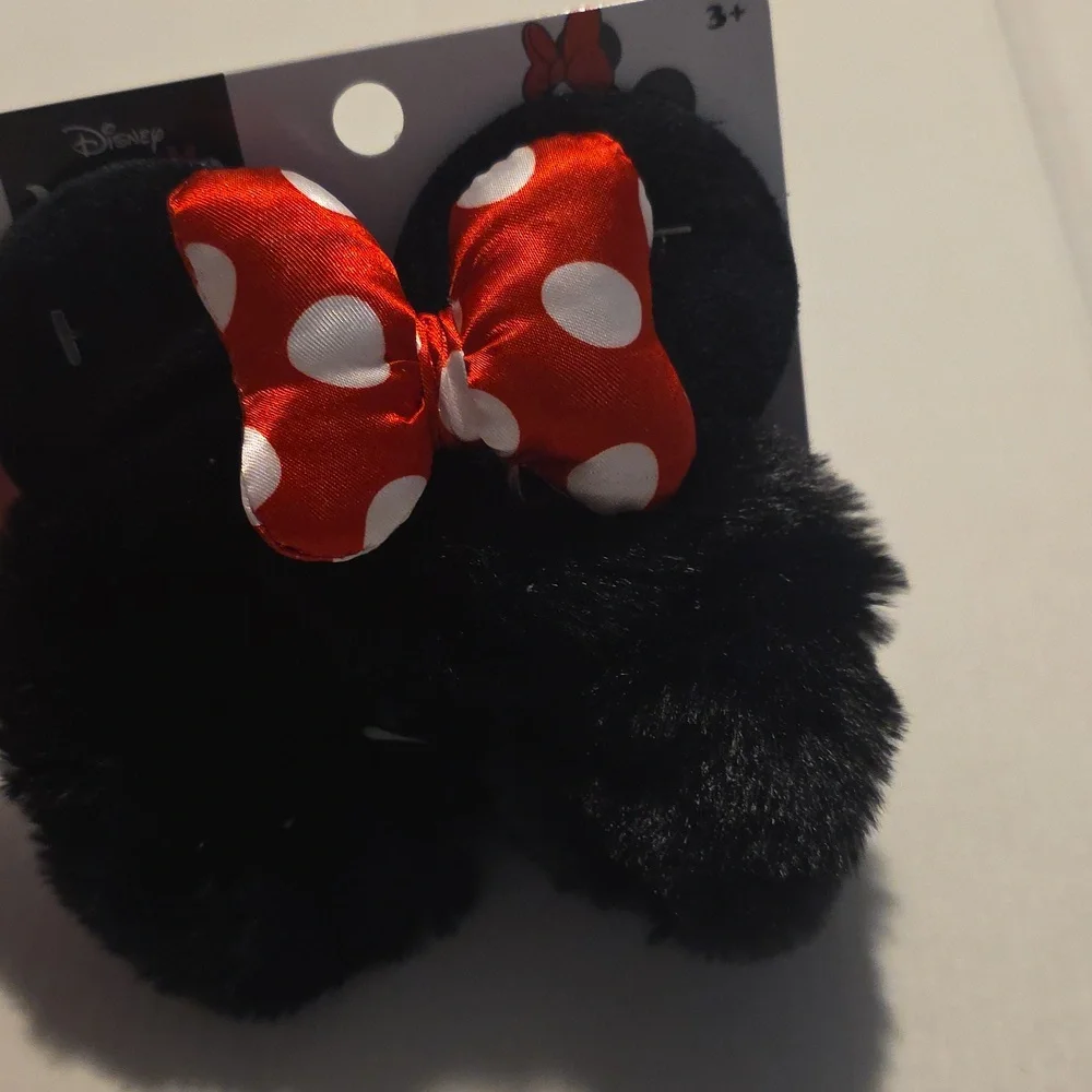 NWT Minnie Mouse Furry Scrunchie